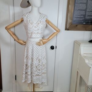 Two Sisters Two-Piece Eyelet Chic Bridal High-Low Skirt Set Size 8